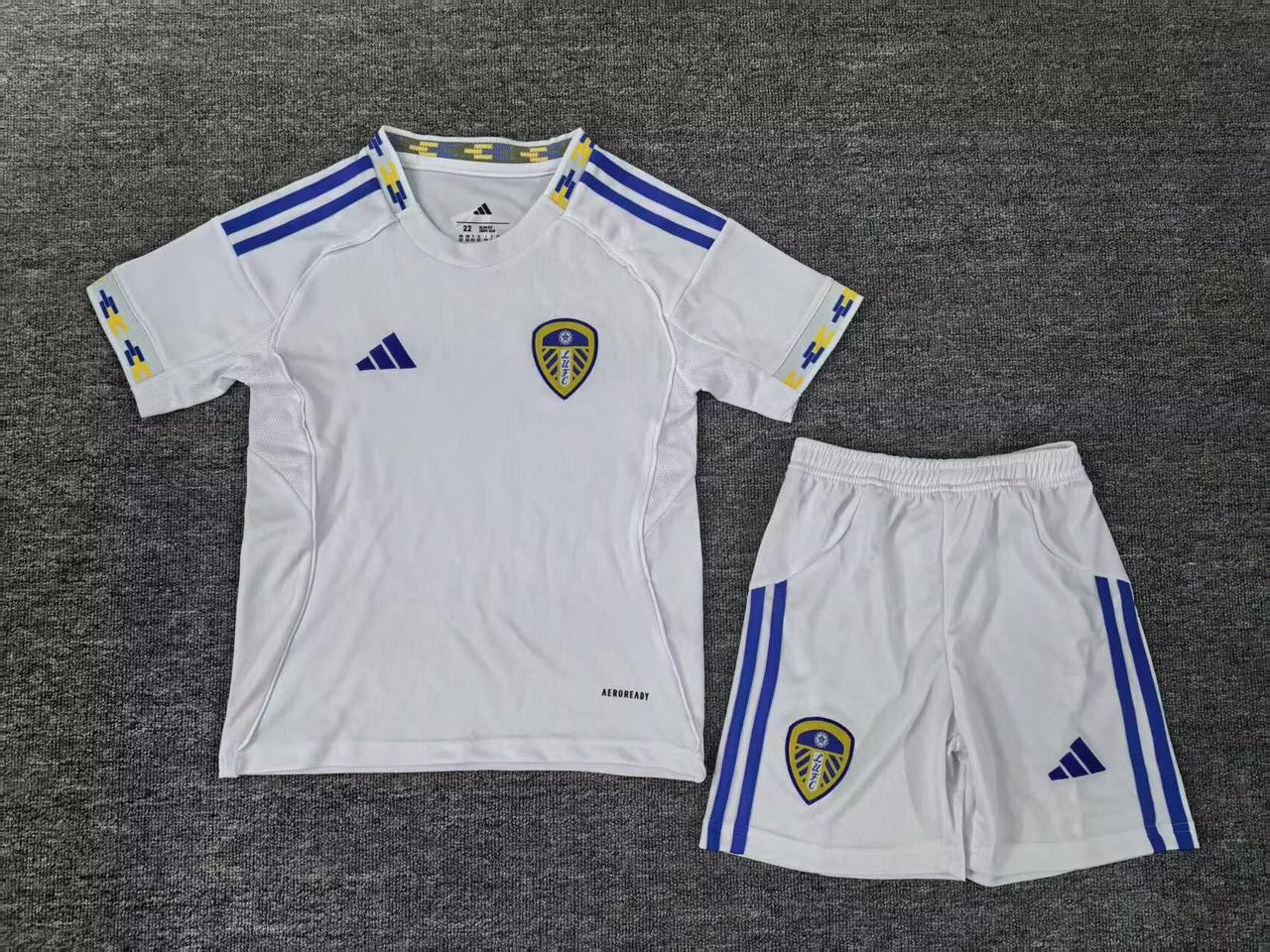 Leeds United Home Kit 25/26 Fan Version - Kids - Free Personalisation + Patches!